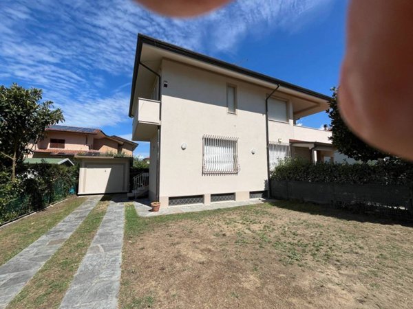 appartamento in vendita a Pietrasanta in zona Marina di Pietrasanta