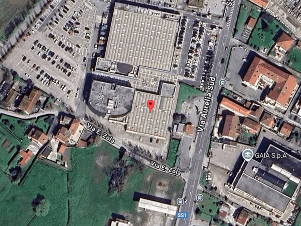 negozio in vendita a Pietrasanta