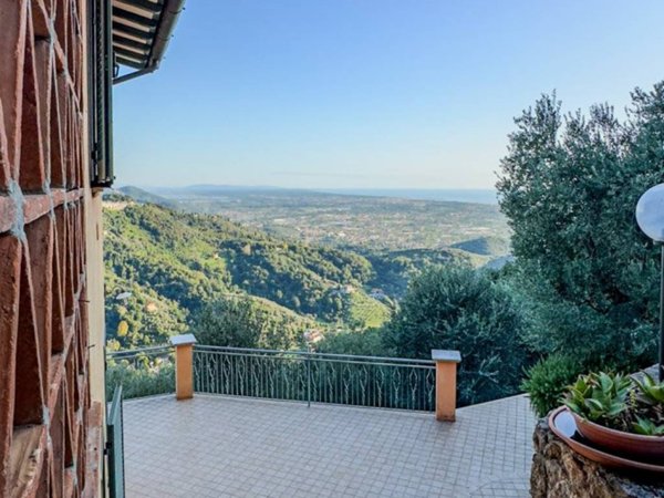 casa indipendente in vendita a Pietrasanta