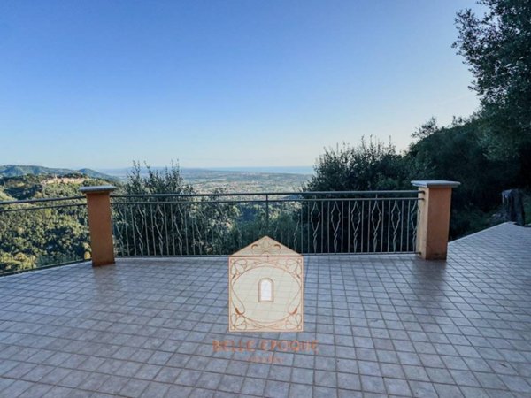casa indipendente in vendita a Pietrasanta in zona Capezzano