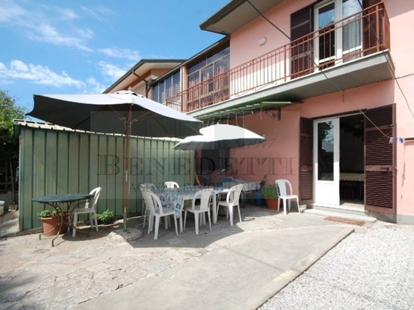 casa indipendente in vendita a Pietrasanta in zona Tonfano