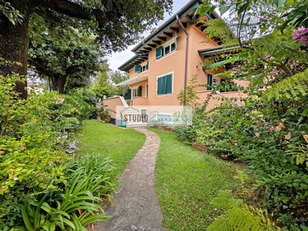 casa indipendente in vendita a Pietrasanta