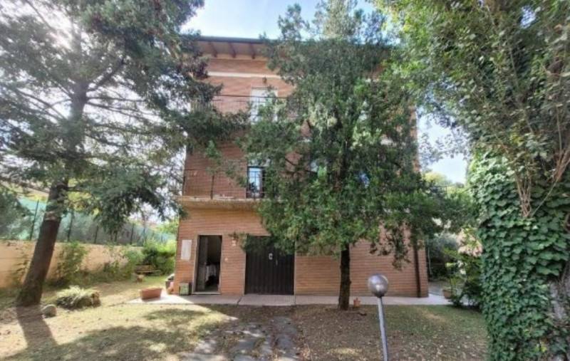 intera palazzina in vendita a Pietrasanta