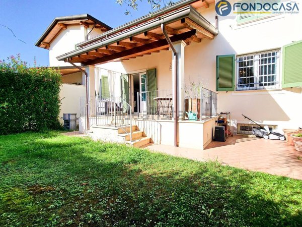 casa indipendente in vendita a Pietrasanta