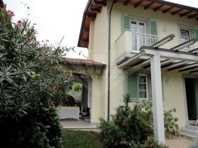 casa indipendente in vendita a Pietrasanta