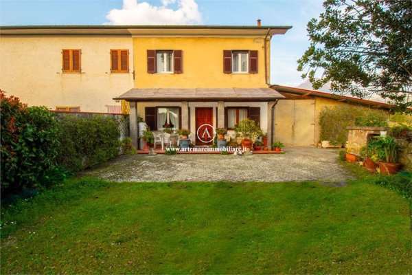 casa indipendente in vendita a Pietrasanta