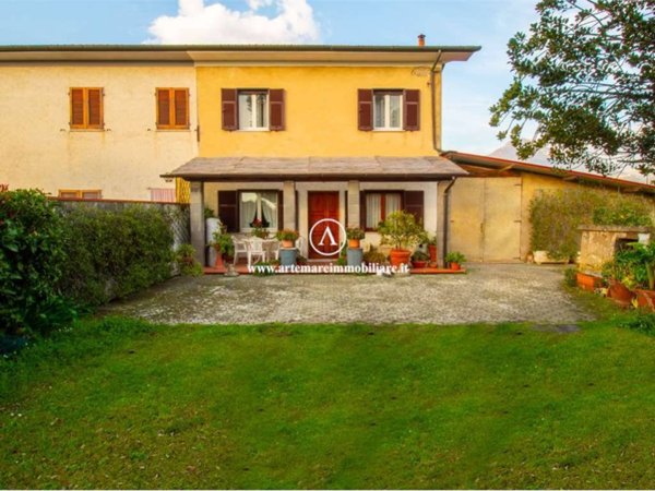 casa indipendente in vendita a Pietrasanta