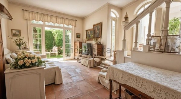 casa indipendente in vendita a Pietrasanta in zona Motrone