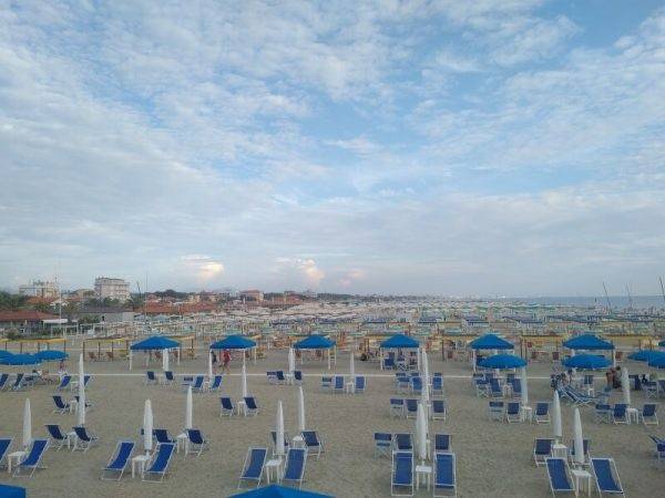negozio in vendita a Pietrasanta in zona Marina di Pietrasanta