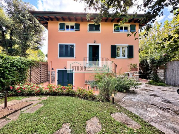 casa indipendente in vendita a Pietrasanta in zona Marina di Pietrasanta