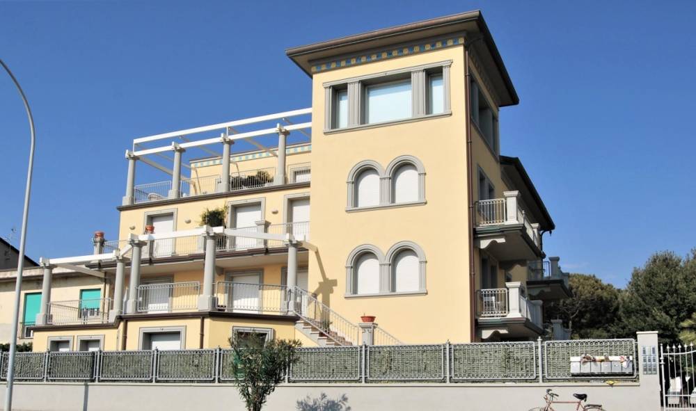 appartamento in vendita a Pietrasanta in zona Marina di Pietrasanta
