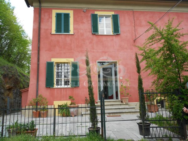 casa indipendente in vendita a Pietrasanta in zona Capriglia
