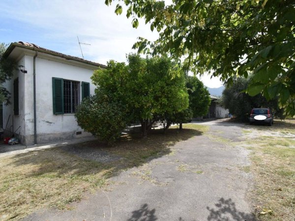 casa indipendente in vendita a Pietrasanta in zona Strettoia