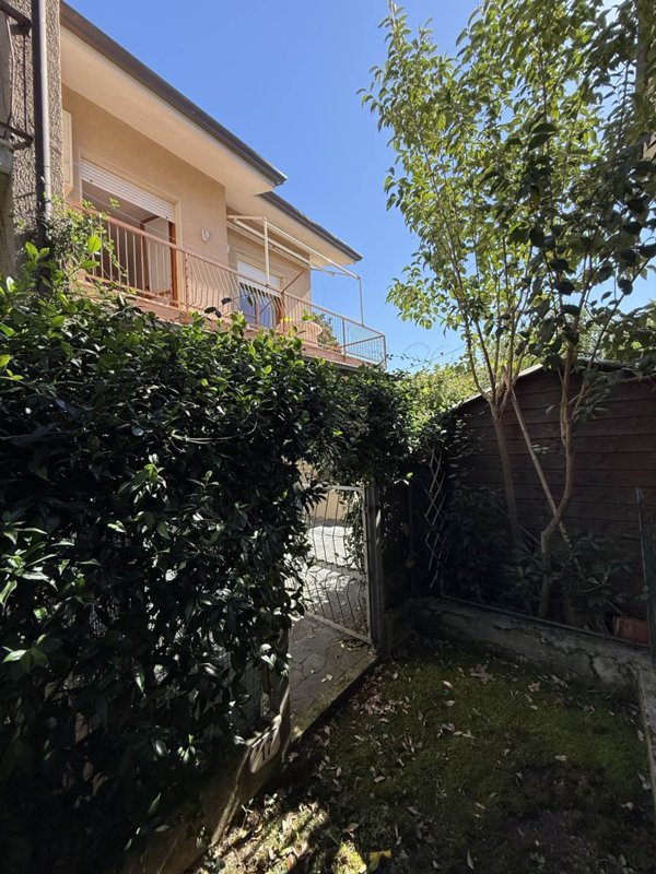 casa indipendente in vendita a Pietrasanta in zona Tonfano