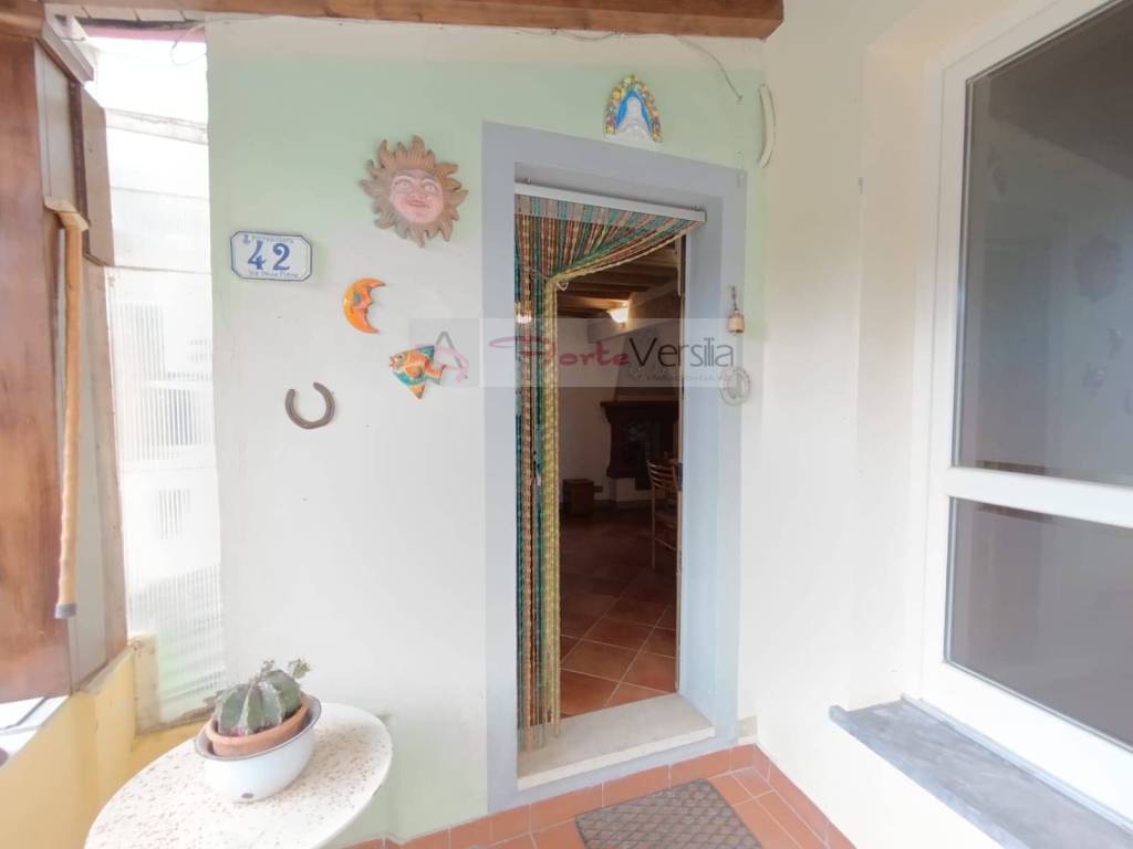 casa indipendente in vendita a Pietrasanta in zona Capriglia