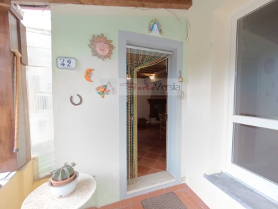 casa indipendente in vendita a Pietrasanta in zona Capriglia