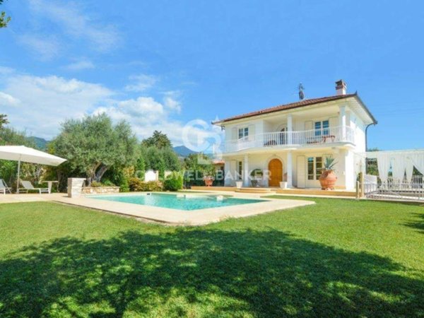 casa indipendente in vendita a Pietrasanta