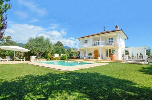 casa indipendente in vendita a Pietrasanta