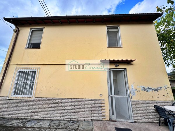 casa indipendente in vendita a Pietrasanta in zona Traversagna