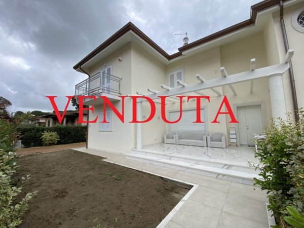 casa indipendente in vendita a Pietrasanta in zona Marina di Pietrasanta
