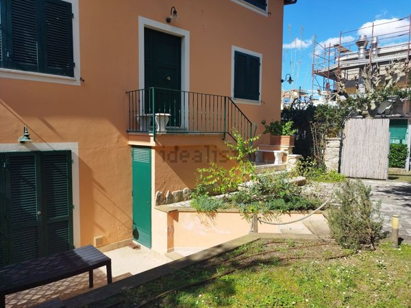 casa indipendente in vendita a Pietrasanta in zona Focette