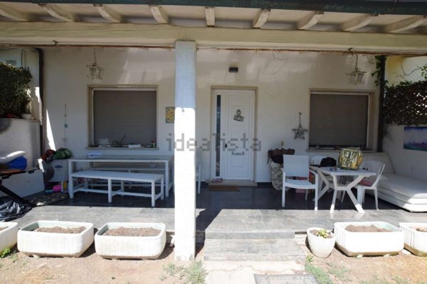 casa indipendente in vendita a Pietrasanta in zona Tonfano