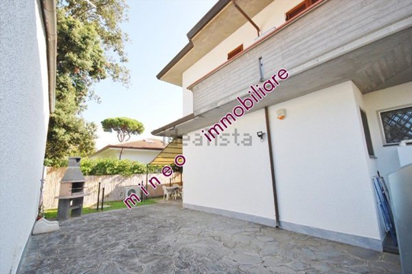 casa indipendente in vendita a Pietrasanta in zona Fiumetto