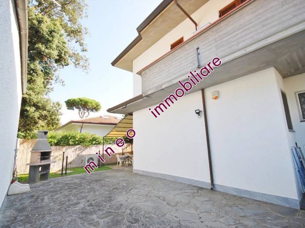 casa indipendente in vendita a Pietrasanta in zona Fiumetto