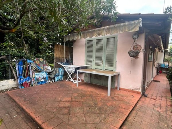 casa indipendente in vendita a Pietrasanta in zona Fiumetto