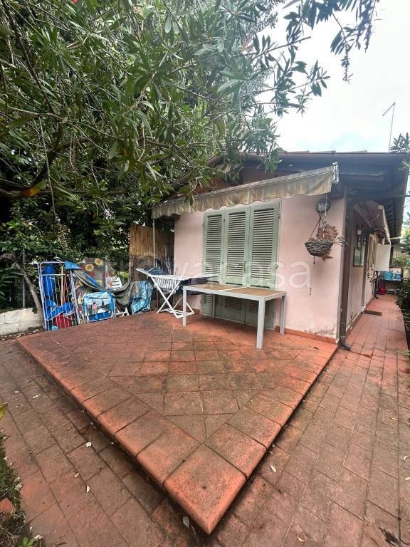 casa indipendente in vendita a Pietrasanta in zona Vignone