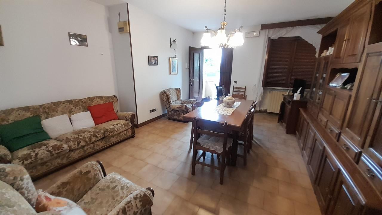 appartamento in vendita a Pietrasanta in zona Crociale