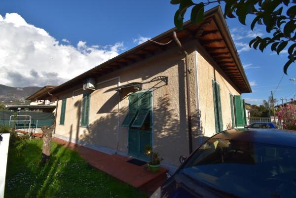 casa indipendente in vendita a Pietrasanta