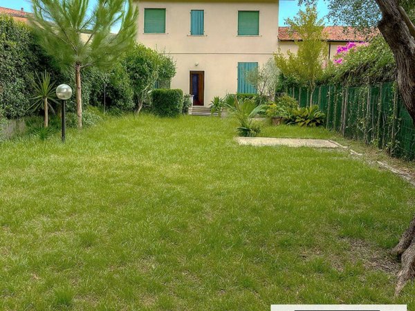 casa indipendente in vendita a Pietrasanta