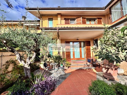casa indipendente in vendita a Pietrasanta