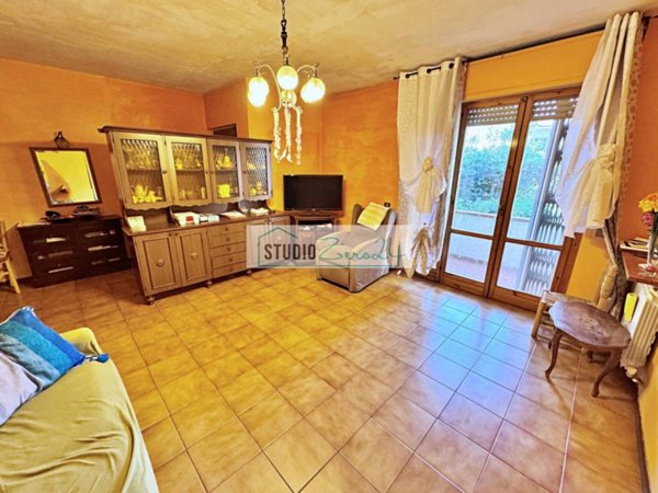 casa indipendente in vendita a Pietrasanta in zona Vignone