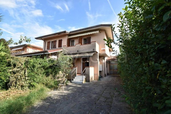 casa indipendente in vendita a Pietrasanta in zona Crociale