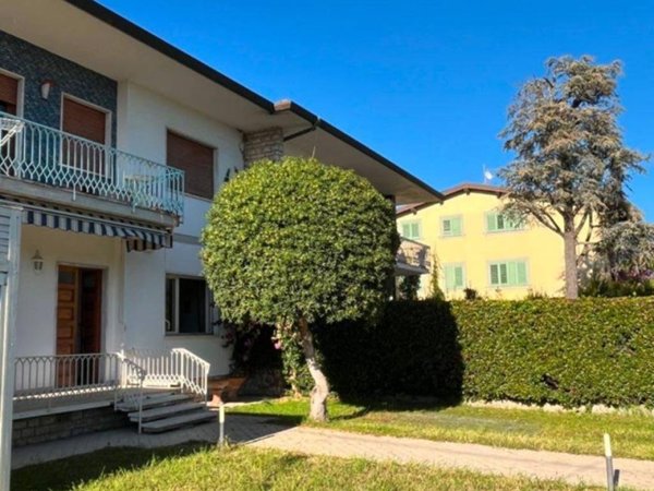 appartamento in vendita a Pietrasanta in zona Marina di Pietrasanta