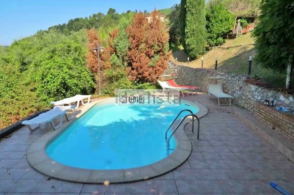 casa indipendente in vendita a Pietrasanta in zona Strettoia