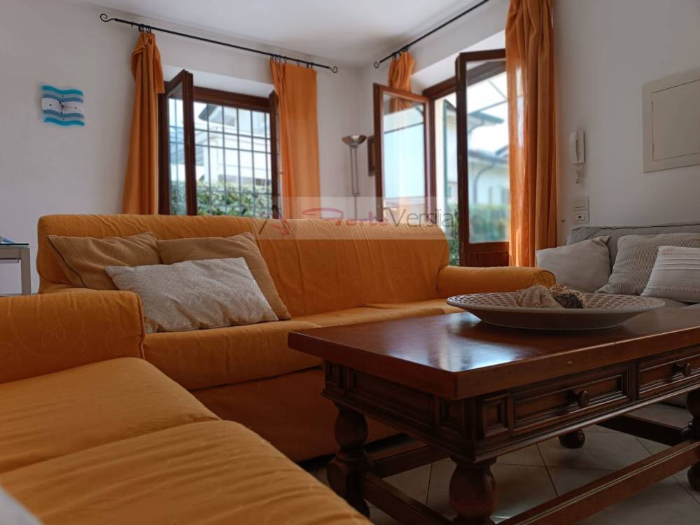 casa indipendente in vendita a Pietrasanta in zona Tonfano