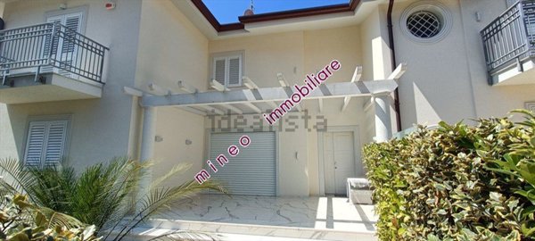 casa indipendente in vendita a Pietrasanta in zona Tonfano