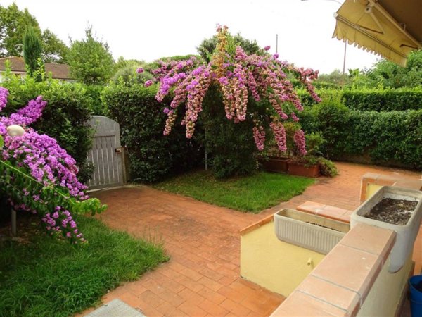 casa indipendente in vendita a Pietrasanta in zona Fiumetto