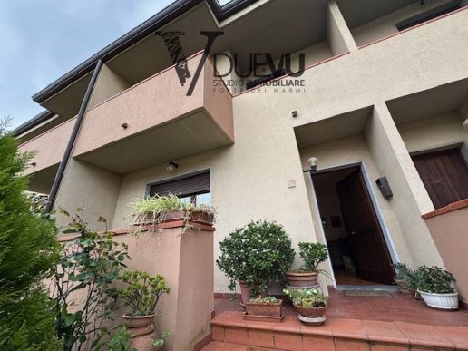 casa indipendente in vendita a Pietrasanta