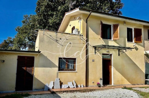 casa semindipendente in vendita a Pietrasanta