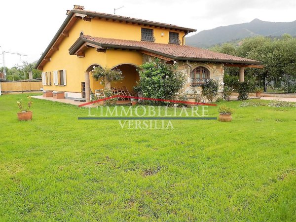 casa indipendente in vendita a Pietrasanta