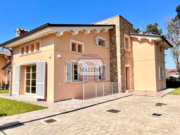 casa indipendente in vendita a Pietrasanta in zona Marina di Pietrasanta