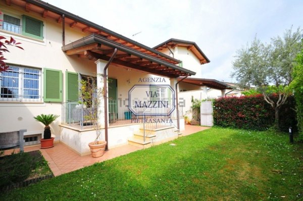 casa indipendente in vendita a Pietrasanta
