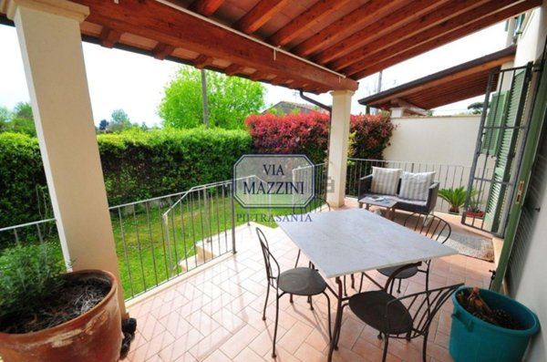 casa indipendente in vendita a Pietrasanta