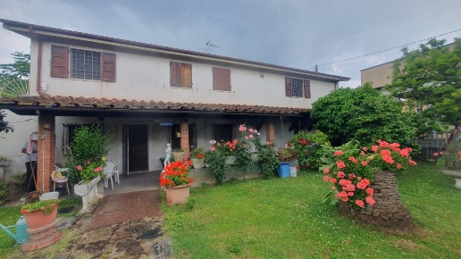 casa indipendente in vendita a Pietrasanta