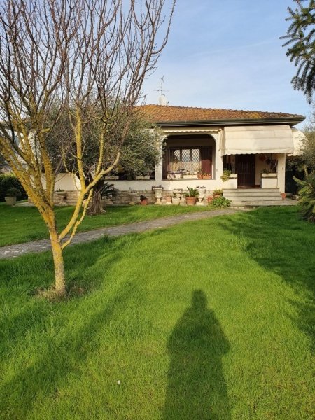 casa indipendente in vendita a Pietrasanta