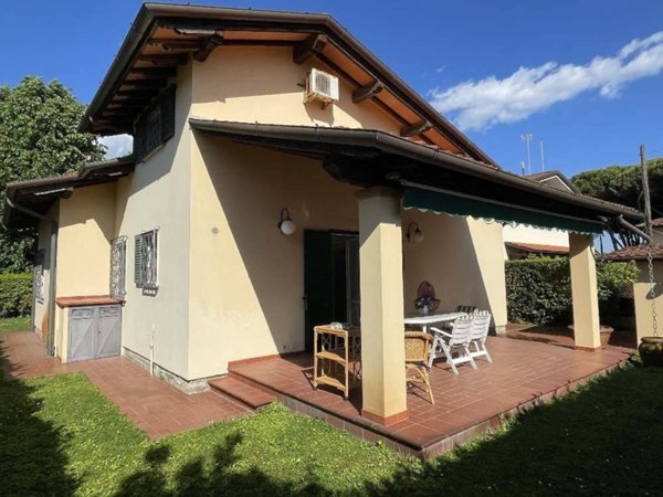 casa indipendente in vendita a Pietrasanta in zona Marina di Pietrasanta